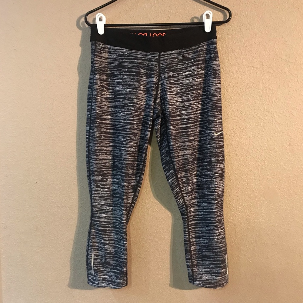 Size L Women’s Nike Leggings Cropped Gray Black